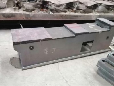 特大型打砂設(shè)備，對(duì)所有特大型金屬件表面打砂清除表面雜質(zhì)